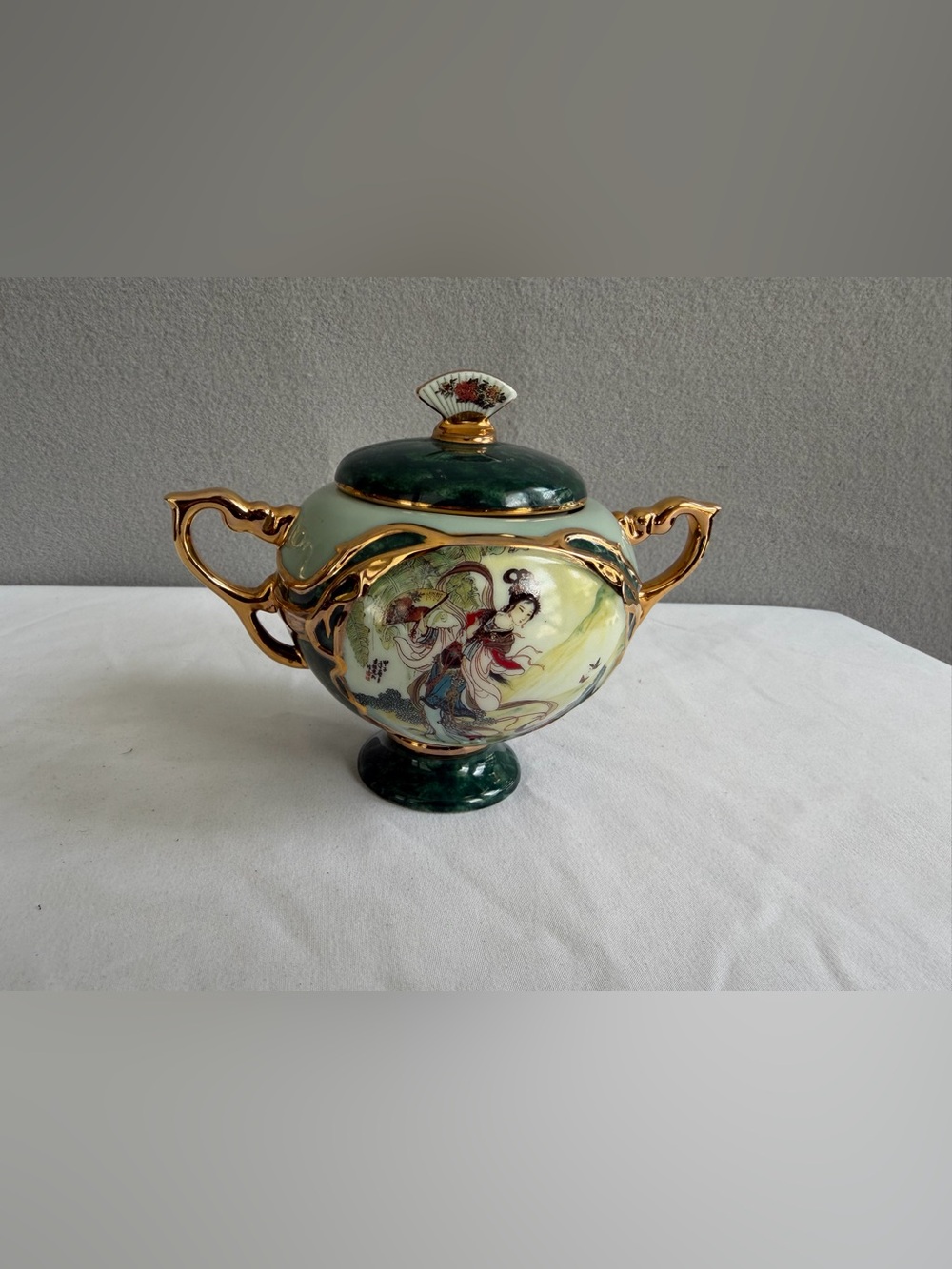 Beauties of the Red Mansion Porcelain Bowl Music Box Ardleigh Elliot Trinket